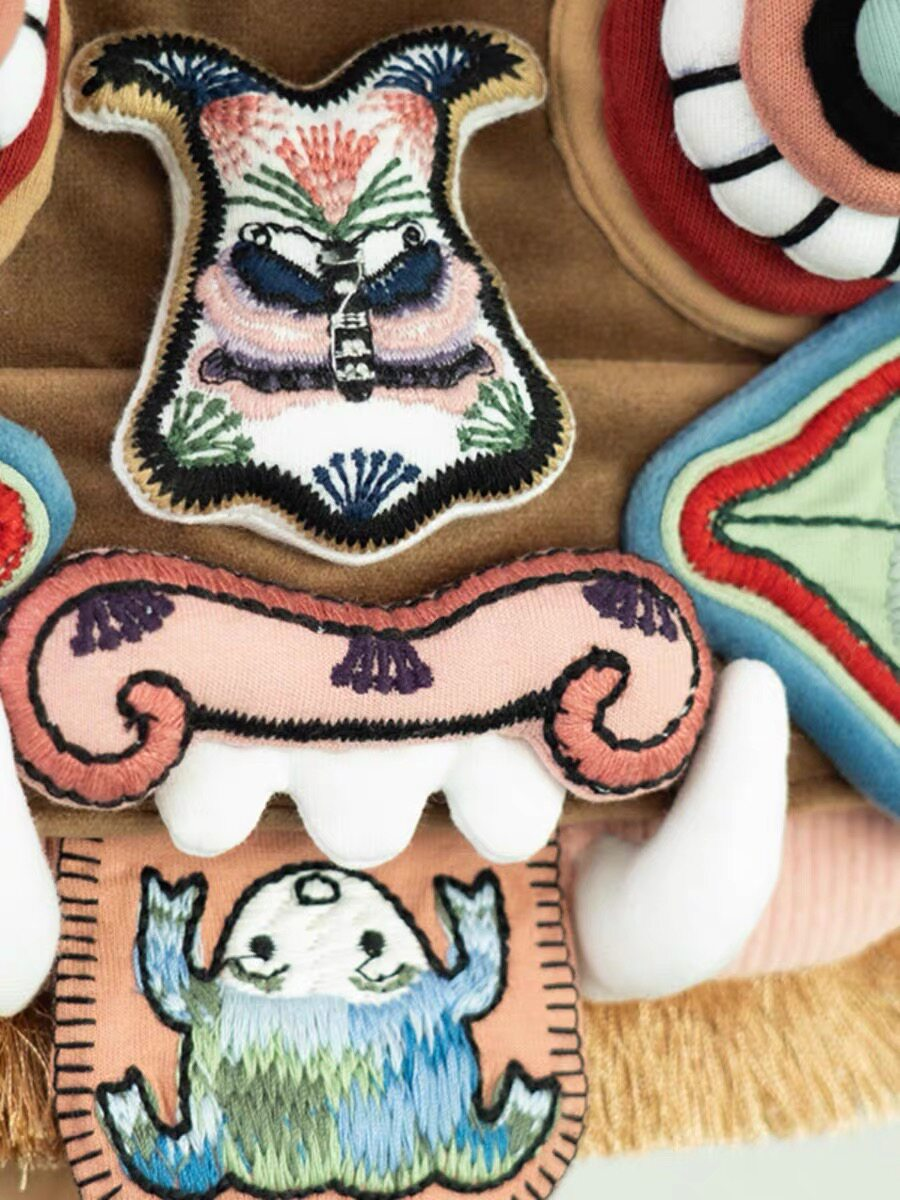 Chinese Folk Art Tiger Head Crossbody Bag - Hand-Embroidered Ethnic Style Purse